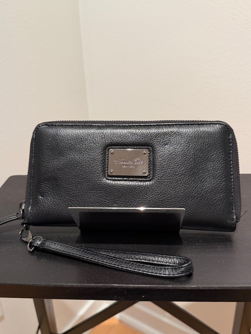 NWOT Kenneth Cole Black Leather Zip-Around Wristlet Wallet